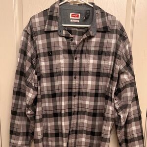Wrangler (Black/White/Gray) plaid long sleeve shirt